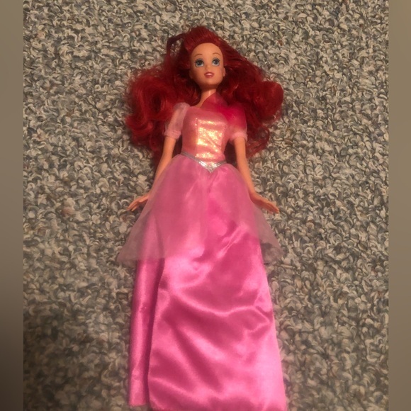 8 Original Disney Barbies from Disney Store - Picture 2 of 8